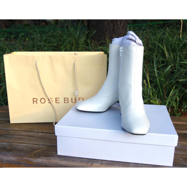 ROSE BUD(ローズバッド)の【今季新作】ROSE BUD チャンキーヒール(ホワイト)  レディースの靴/シューズ(ブーツ)の商品写真