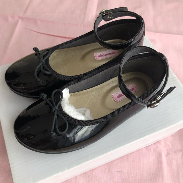 mikihouse(ミキハウス)のmikihouse ストラップ付き　フォーマル靴　フラット　17cm キッズ/ベビー/マタニティのキッズ靴/シューズ(15cm~)(フォーマルシューズ)の商品写真