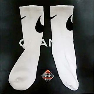 ナイキ(NIKE)のＮＩＫＥナイキラボＬＡＢホワイトＳＷＯＯＳＨブラックエンブレムＣＲＥＷＳＯＸ(スニーカー)