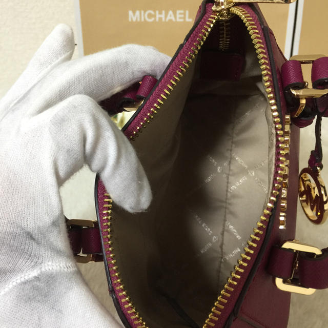 COACH(コーチ)の日本未入荷 Michael Kors クロスボディ ショルダー バッグ マゼンタ レディースのバッグ(ショルダーバッグ)の商品写真