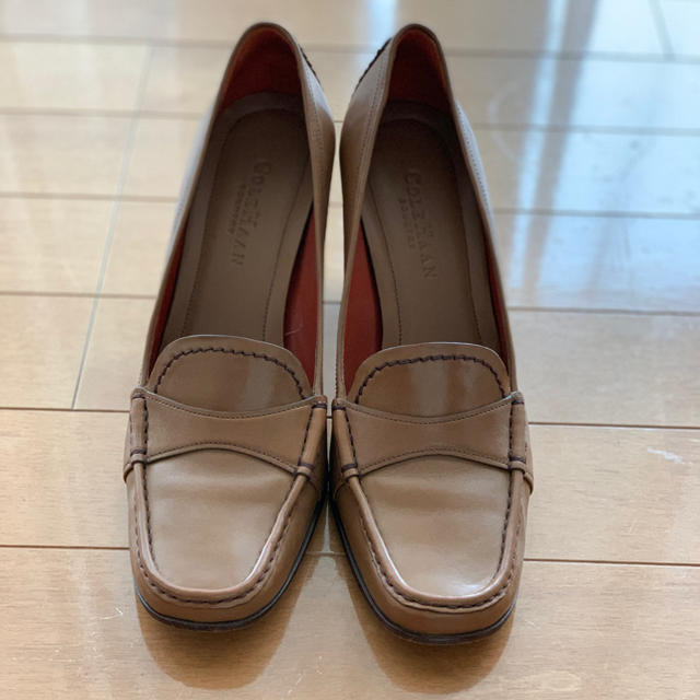 COLE HAAN 茶色のパンプス