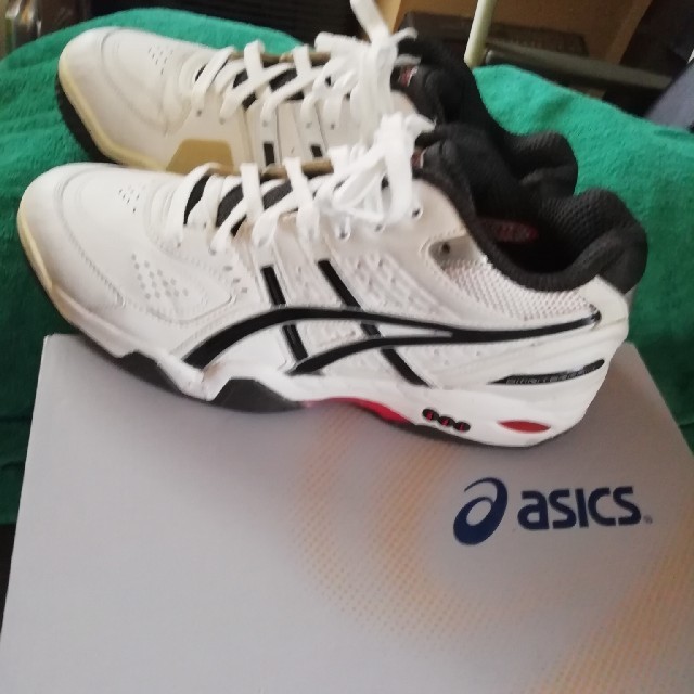 asics(アシックス)のテニスシューズasics 25,5㎝ スポーツ/アウトドアのテニス(シューズ)の商品写真