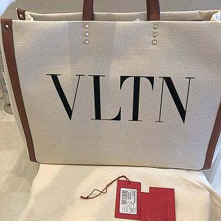 ヴァレンティノ　キャンバストートバッグ　VALENTINO