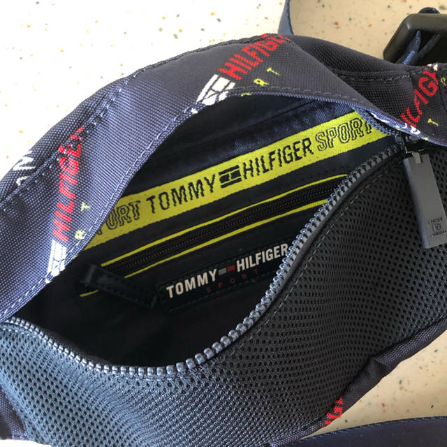 TOMMY HILFIGER(トミーヒルフィガー)のトミーヒルフィガー　ボディバッグ　ネイビー メンズのバッグ(ボディーバッグ)の商品写真