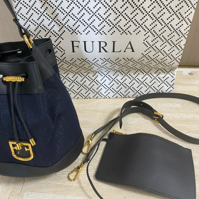 美品　FURLA コロナ　ショルダー約38cmショルダーの長さ