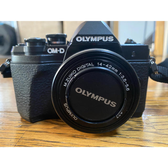 OLYMPUS(オリンパス)のOLYMPUS E-M10 Mark3 スマホ/家電/カメラのカメラ(ミラーレス一眼)の商品写真