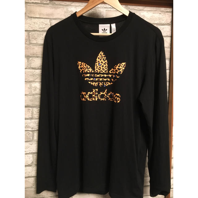 adidas(アディダス)の2XLですが、あまり大きくない　完売アディダス豹柄　ユニセックス メンズのトップス(Tシャツ/カットソー(七分/長袖))の商品写真