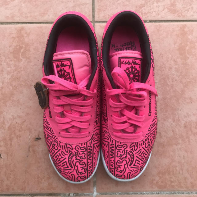 Reebok(リーボック)のReebok X Keith Haring コラボスニーカー ピンク☆美品 レディースの靴/シューズ(スニーカー)の商品写真