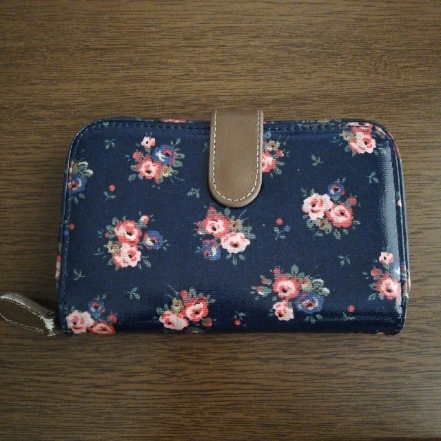 Cath Kidston(キャスキッドソン)のキャス・キッドソン　二つ折財布 レディースのファッション小物(財布)の商品写真