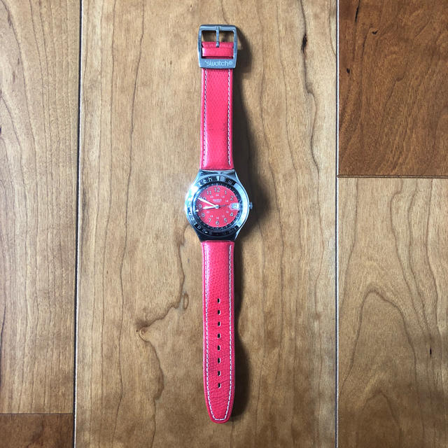 swatch(スウォッチ)のswatch 腕時計　赤 レディースのファッション小物(腕時計)の商品写真