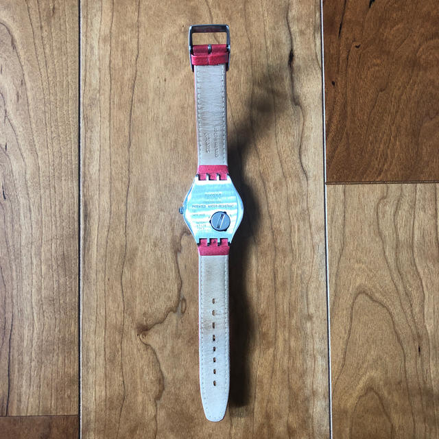 swatch(スウォッチ)のswatch 腕時計　赤 レディースのファッション小物(腕時計)の商品写真