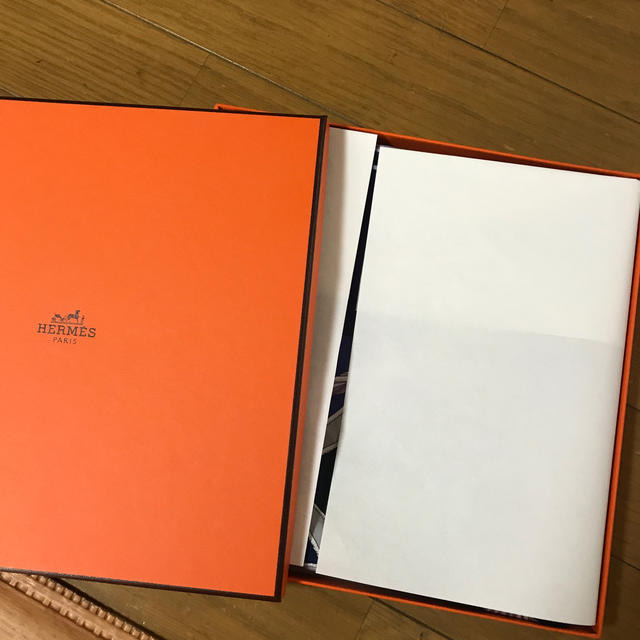 ヴィンテージ復刻 (整理番号37)HERMES エルメス スカーフ 箱付き