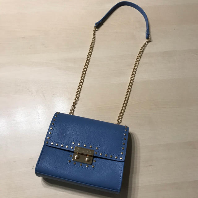 ZARA(ザラ)のザラ　水色　青色　チェーンバック レディースのバッグ(ショルダーバッグ)の商品写真