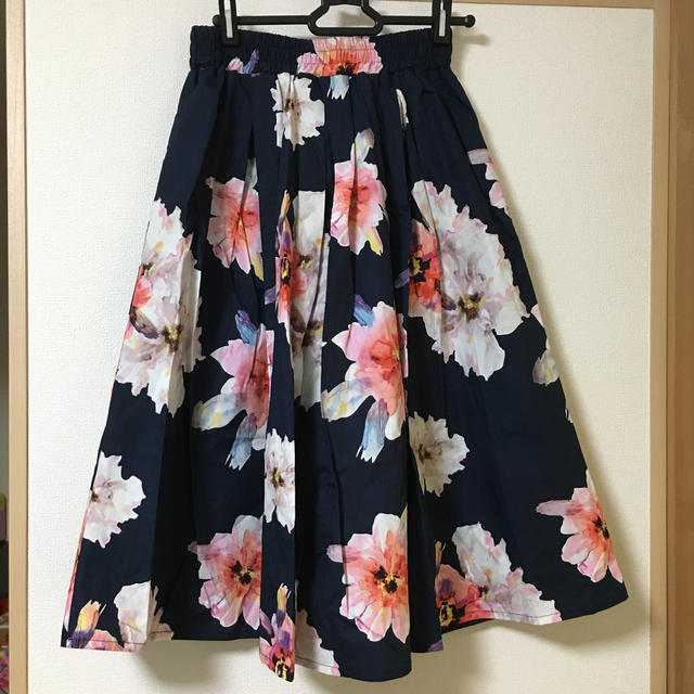 しまむら(シマムラ)のしまむら 花柄スカート ネイビー Mサイズ レディースのスカート(ひざ丈スカート)の商品写真