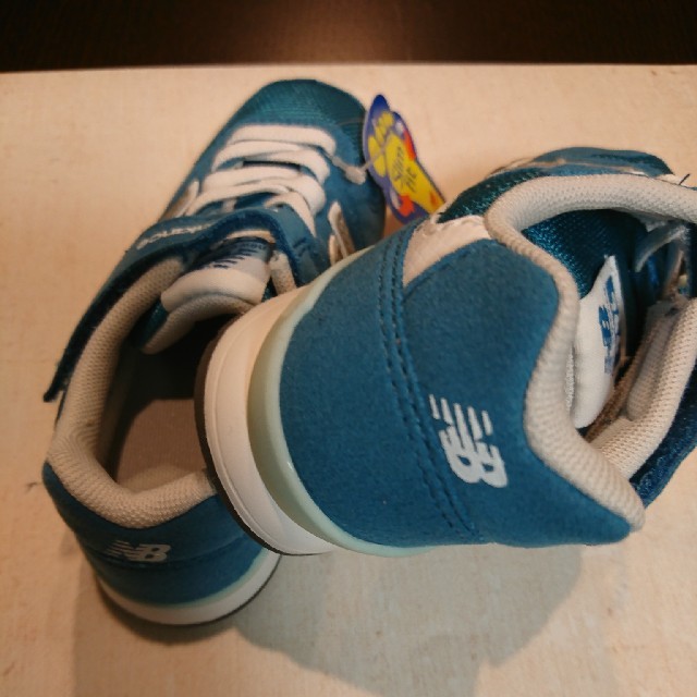 New Balance(ニューバランス)の新品 new balance スニーカー キッズ/ベビー/マタニティのキッズ靴/シューズ(15cm~)(スニーカー)の商品写真