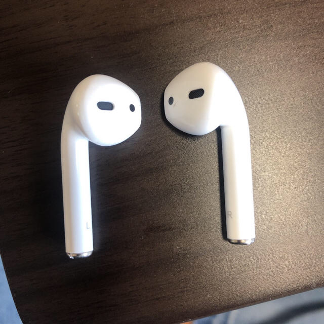 Apple(アップル)のAirPods スマホ/家電/カメラのオーディオ機器(ヘッドフォン/イヤフォン)の商品写真