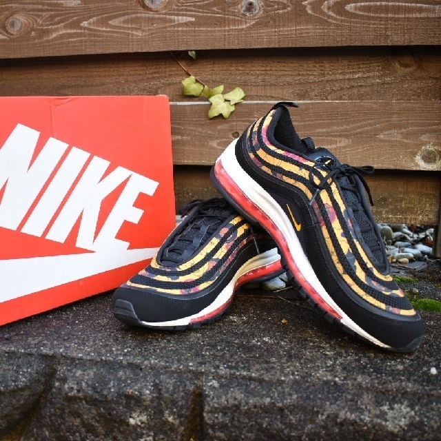 NIKE(ナイキ)の新品 NIKE AIR MAX 97 SE W 花柄黒スニーカー 27.5㎝ メンズの靴/シューズ(スニーカー)の商品写真