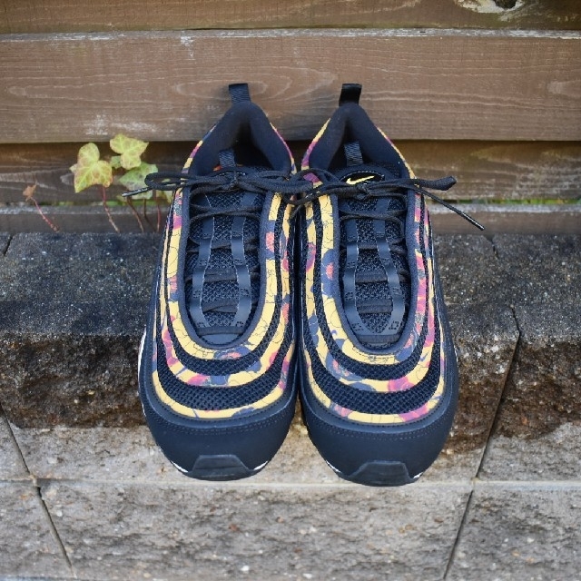 NIKE(ナイキ)の新品 NIKE AIR MAX 97 SE W 花柄黒スニーカー 27.5㎝ メンズの靴/シューズ(スニーカー)の商品写真