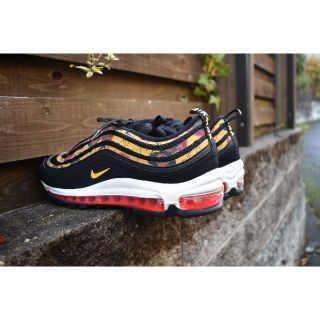 ナイキ(NIKE)の新品 NIKE AIR MAX 97 SE W 花柄黒スニーカー 27.5㎝(スニーカー)