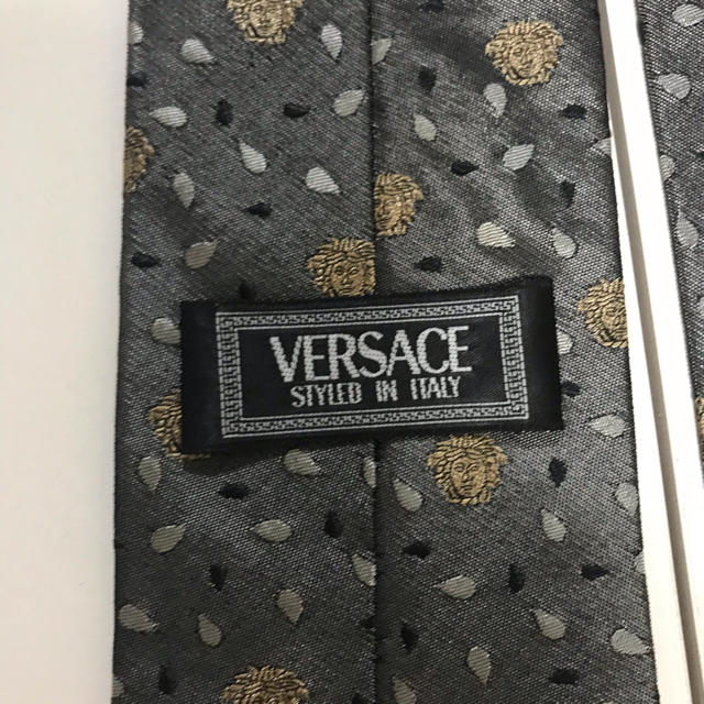 Gianni Versace(ジャンニヴェルサーチ)のGIANNI VERSACEベルトとネクタイ メンズのファッション小物(ベルト)の商品写真