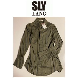 スライラング(SLY LANG)の【新品タグ付き】SLY LANG★カーキ色の薄手シャツ(シャツ/ブラウス(長袖/七分))