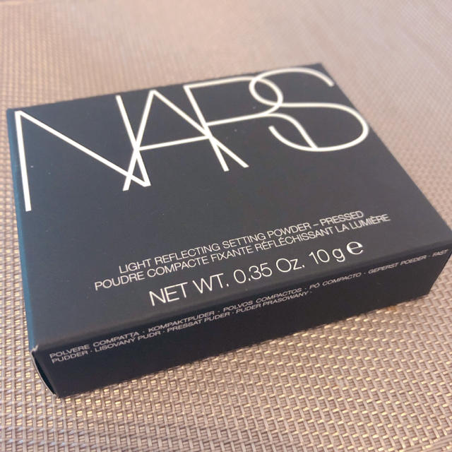 NARS(ナーズ)のNARS ライトリフレクティング セッティングパウダー プレスト 10g ナーズ コスメ/美容のベースメイク/化粧品(フェイスパウダー)の商品写真