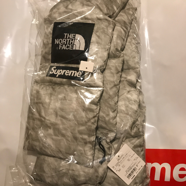 Supreme(シュプリーム)の新品　supreme north face paper down scarf  メンズのファッション小物(マフラー)の商品写真