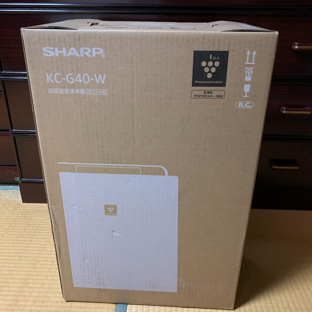 SHARP(シャープ)のシャープ　加湿空気清浄機　KC-G40-W 新品未使用 スマホ/家電/カメラの生活家電(加湿器/除湿機)の商品写真