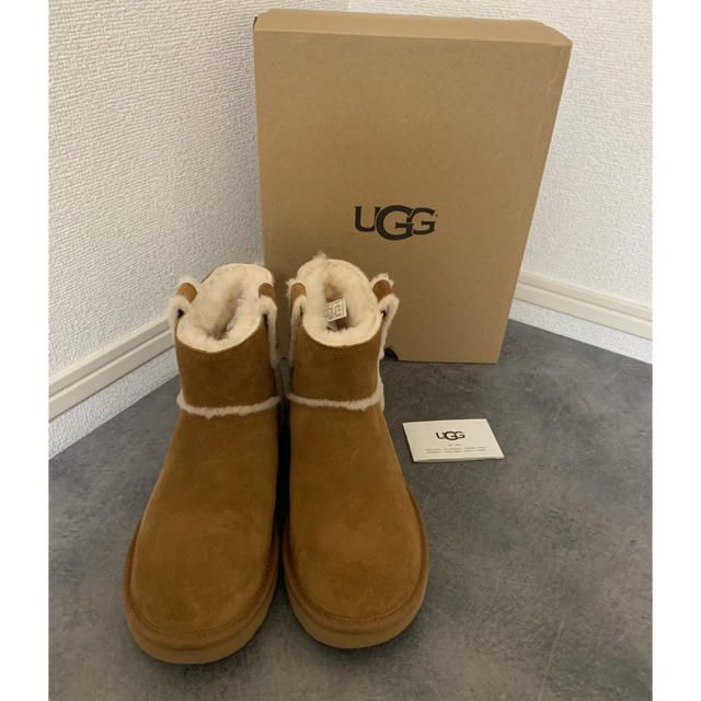 新品未使用 UGG クラシック ミニ スピルシーム ムートンブーツ-