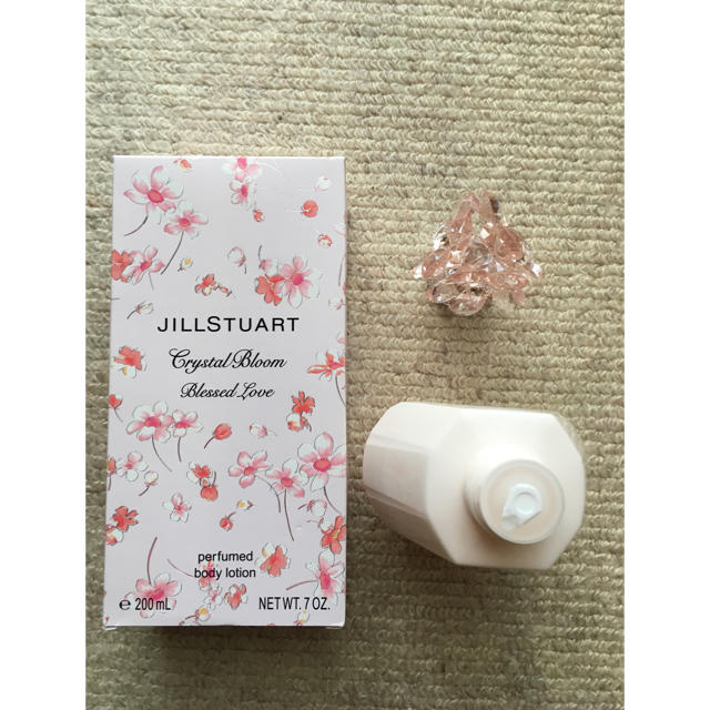 JILLSTUART(ジルスチュアート)の【限定品】ジルスチュアート♡ブレストラブ パヒュームドボディローション コスメ/美容のボディケア(ボディローション/ミルク)の商品写真