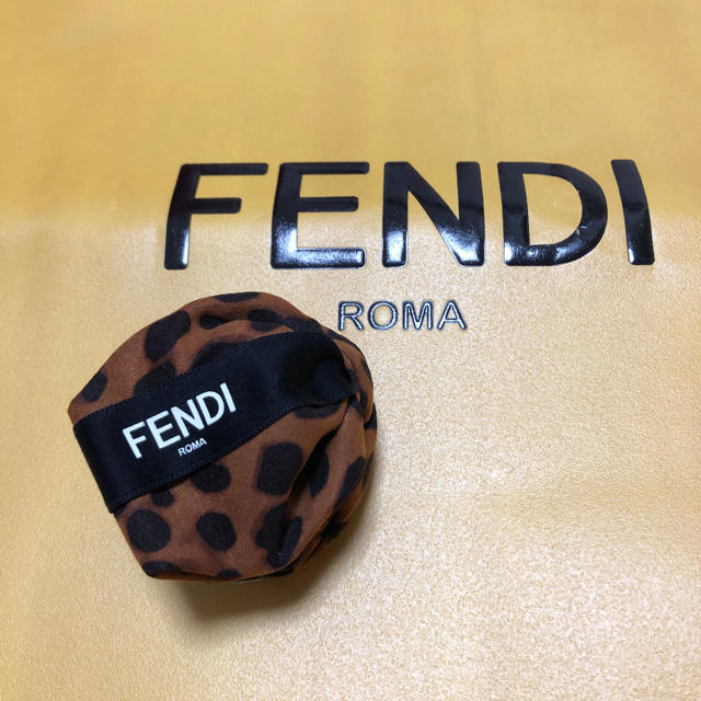 FENDI(フェンディ)のFENDIリボンのヘアクリップ ハンドメイドのアクセサリー(ヘアアクセサリー)の商品写真