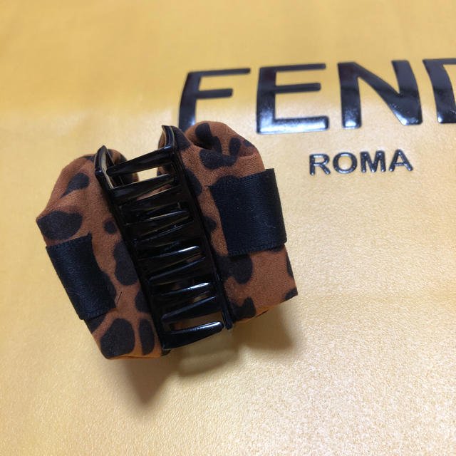 FENDI(フェンディ)のFENDIリボンのヘアクリップ ハンドメイドのアクセサリー(ヘアアクセサリー)の商品写真