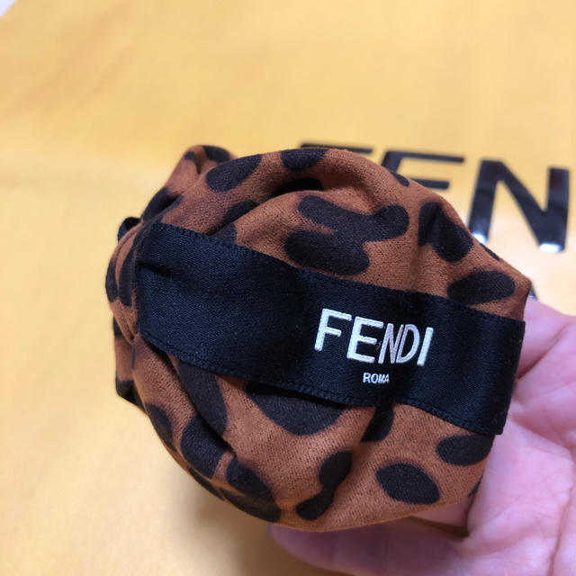 FENDI(フェンディ)のFENDIリボンのヘアクリップ ハンドメイドのアクセサリー(ヘアアクセサリー)の商品写真