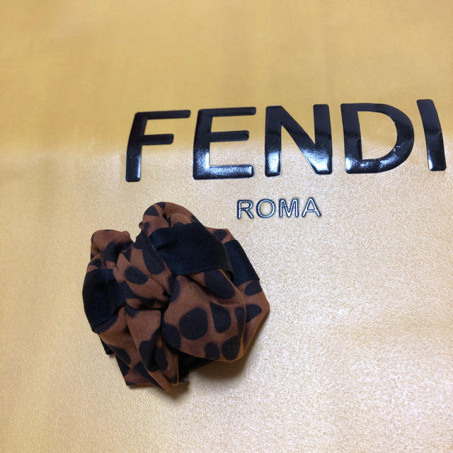 FENDI(フェンディ)のFENDIリボンのヘアクリップ ハンドメイドのアクセサリー(ヘアアクセサリー)の商品写真