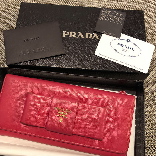 PRADA 財布