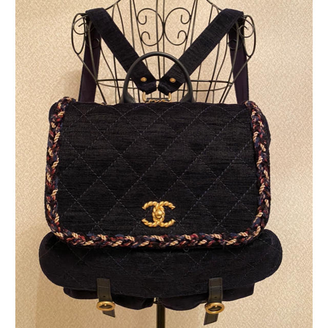 CHANEL(シャネル)の正規品　CHANEL リュック　マトラッセ　ネイビー レディースのバッグ(リュック/バックパック)の商品写真