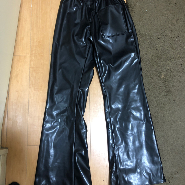 フェイクレザー フレアパンツ 1