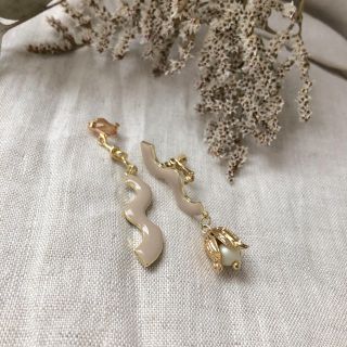 621 蕾のアシンメトリーピアス(ピアス)