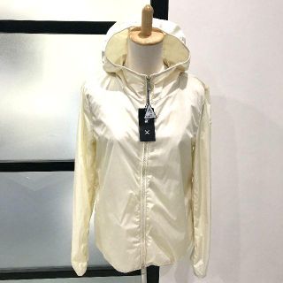 MONCLER(ナイロンジャケット ・ ホワイト/白色系)のフリマ MONCLER(ナイロンジャケット ・ ホワイト/白色系)のフリマ