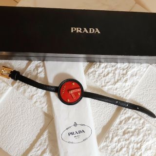 プラダ(PRADA)の★PRADA★プラダ★時計型★ブレスレット★チャーム★黒×赤★正規品★(ブレスレット/バングル)