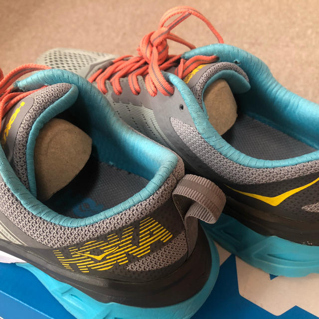 HOKA ONE ONE ARAHI3 ウィメンズ 25cm スポーツ/アウトドアのランニング(シューズ)の商品写真