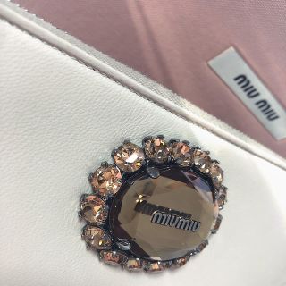 ミュウミュウ(miumiu)のミュウミュウ MIUMIU 長財布クリスタルAVORIO5M1183(財布)