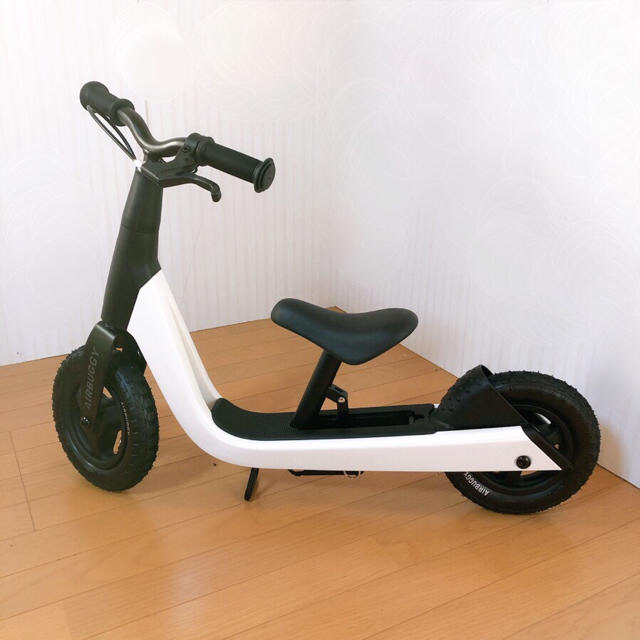 新品 エアバギー キックスクーター キッズバイク ホワイト 新品 エアバギー キックスクーター キッズバイク ホワイト