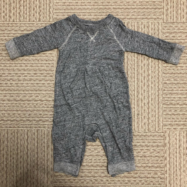 babyGAP(ベビーギャップ)のGAP スウェット ロンパース グレー 6-12m 美品 キッズ/ベビー/マタニティのベビー服(~85cm)(ロンパース)の商品写真