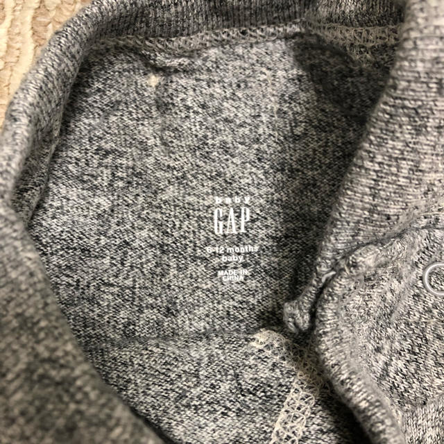 babyGAP(ベビーギャップ)のGAP スウェット ロンパース グレー 6-12m 美品 キッズ/ベビー/マタニティのベビー服(~85cm)(ロンパース)の商品写真