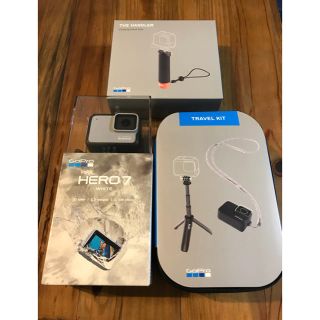 ゴープロ(GoPro)のGoPro HERO7 White ＋ハンドラー＋トラベルキット(ビデオカメラ)