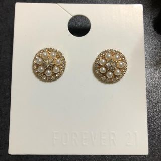 フォーエバートゥエンティーワン(FOREVER 21)のforever21 パール ラインストーン ピアス(ピアス)