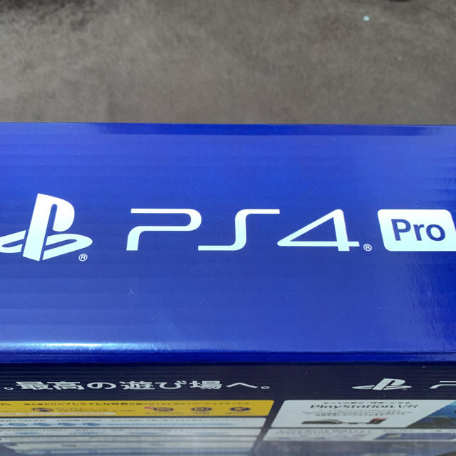 PlayStation4(プレイステーション4)のps4 pro［新品未開封］ エンタメ/ホビーのゲームソフト/ゲーム機本体(家庭用ゲーム機本体)の商品写真