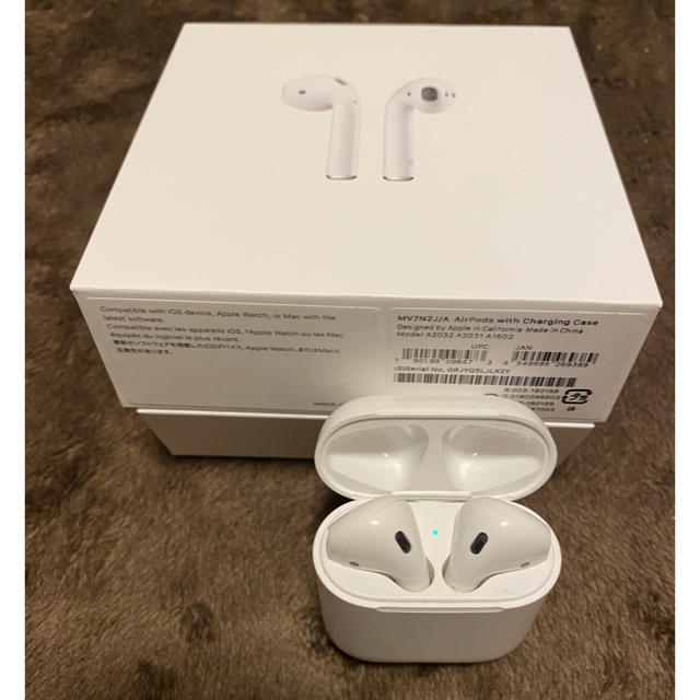 Apple(アップル)のAirPods スマホ/家電/カメラのオーディオ機器(ヘッドフォン/イヤフォン)の商品写真