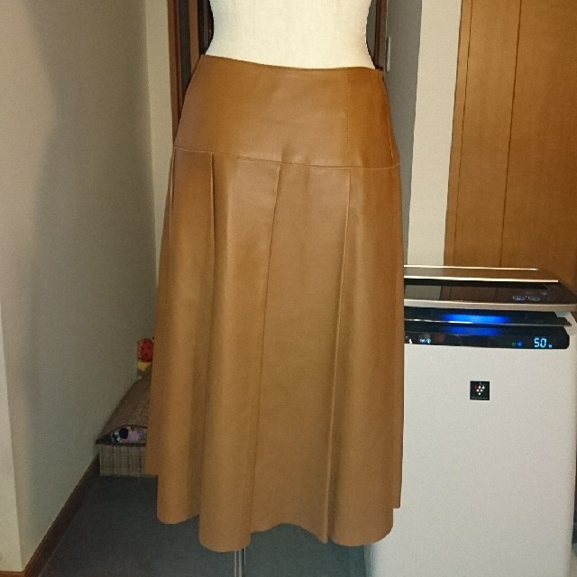OLD ENGLAND(オールドイングランド)のOLD ENGLANDの革スカート サイズ38 中古 レディースのスカート(ひざ丈スカート)の商品写真